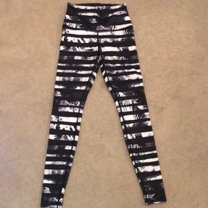 Lululemon size 6 wunder under high rise leggings